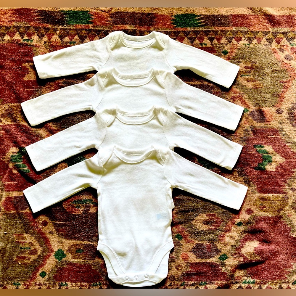 NWOT Pak of 4 white long sleeve onesies 100% cotton
